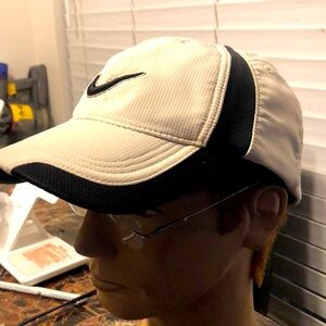 Nike Golf Men’s White Black Adjustable Baseball hats Size Adjustable
